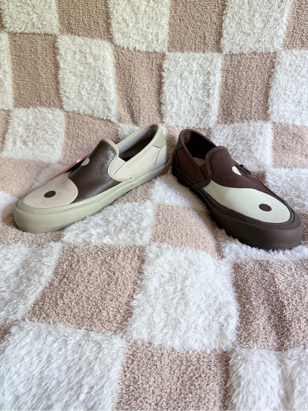 Straye Vista XR Boo Johnson One Live II Acid Drop Brown Yin Yang Slip-Ons [NWT]